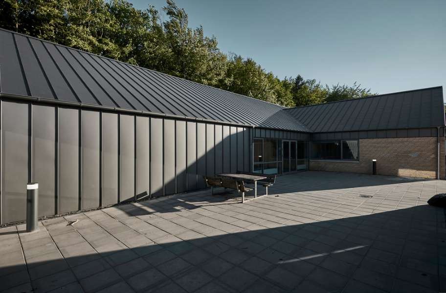 Sanierung der Skørpinger Schule mit Stahlprofilen, Skørpinger Schule, Himmerlandsvej 59, 9520 Skørping, Dänemark